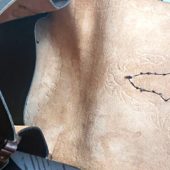 Vintage embosed floral brown crossbody bag - Picture 8 of 8